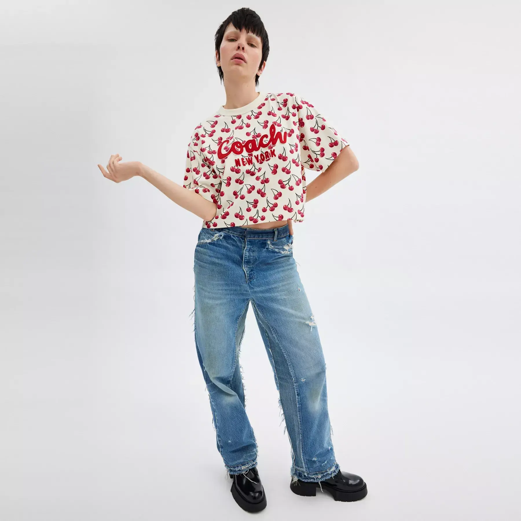 Cherry Print Cursive Signature Cropped T-Shirt In Organic Cotton Red Multi