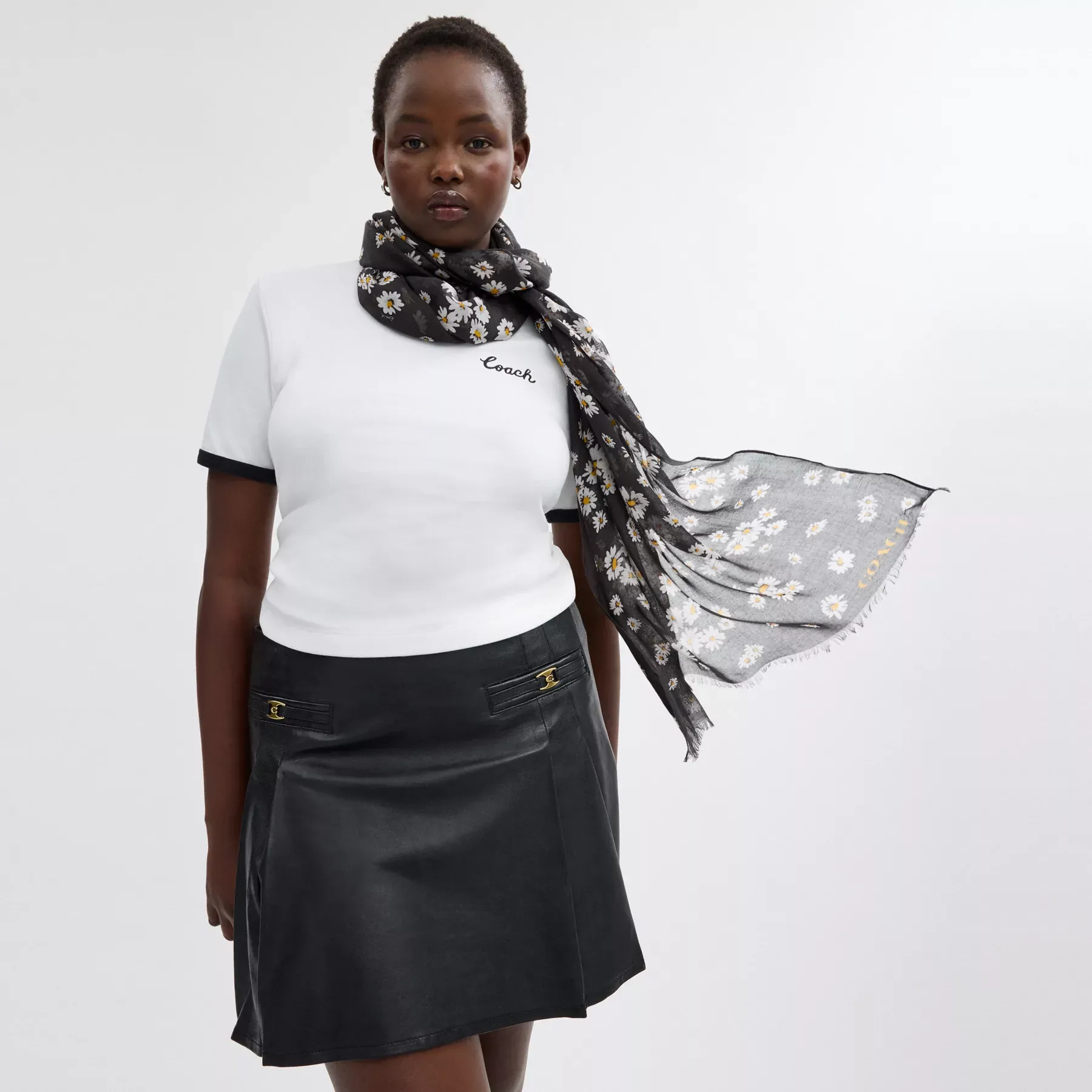 Daisy Cluster Print Oblong Scarf Black/Chalk