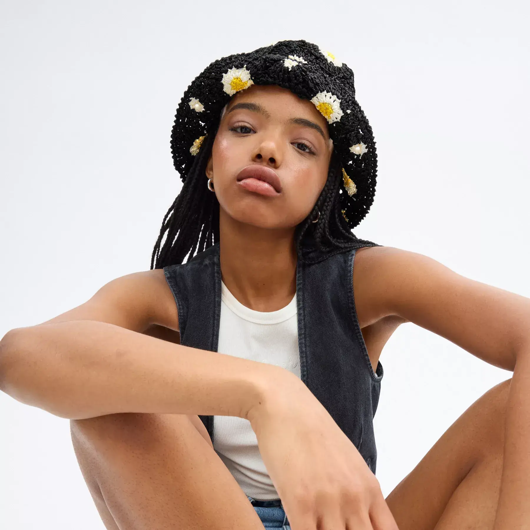 Daisy Crochet Bucket Hat Black/Chalk