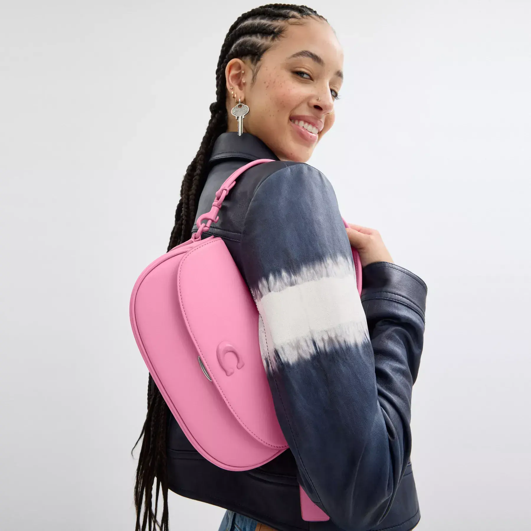 Emmy Saddle Bag 23 Vivid Pink Emmy Saddle Bag 23 Vivid Pink