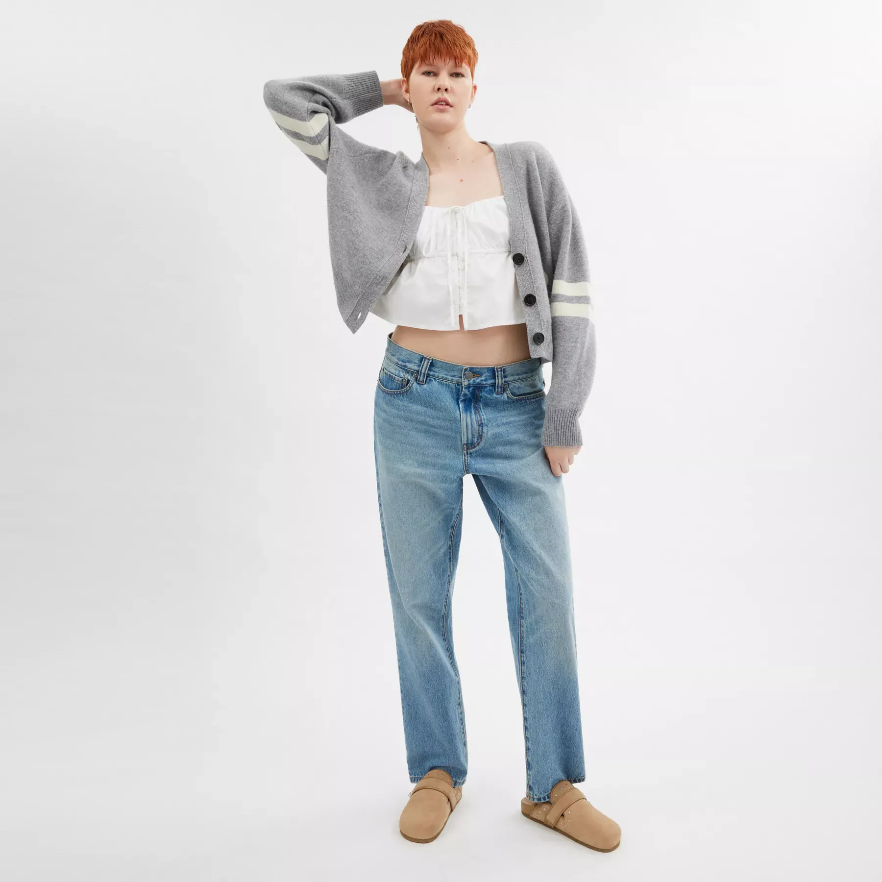 Signature Script Cropped Cardigan Gray